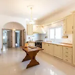 Spacious 3 Bedroom, 2 Bathroom, In Апартаменты *