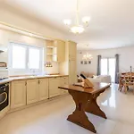 Spacious 3 Bedroom, 2 Bathroom, In Слима