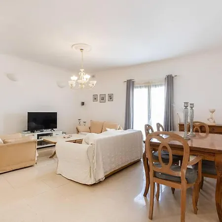 Апартаменты Spacious 3 Bedroom, 2 Bathroom, In