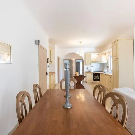 Spacious 3 Bedroom, 2 Bathroom, In *