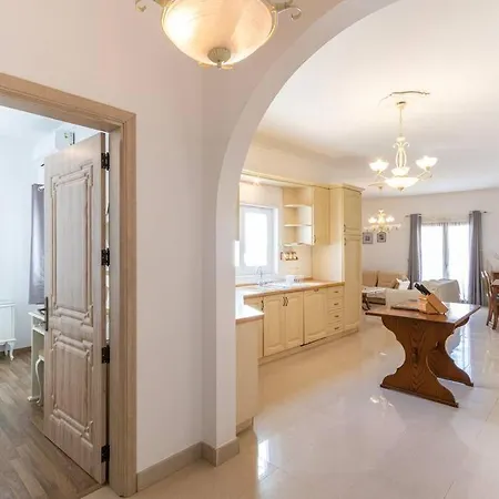 Spacious 3 Bedroom, 2 Bathroom, In * Sliema