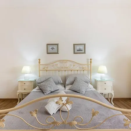 Spacious 3 Bedroom, 2 Bathroom, In Lejlighed