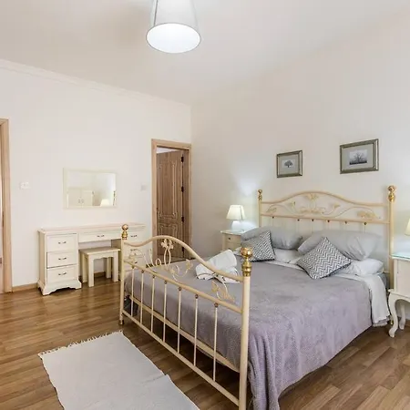 Spacious 3 Bedroom, 2 Bathroom, In *