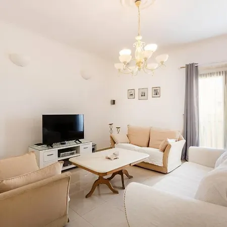 Spacious 3 Bedroom, 2 Bathroom, In * Sliema