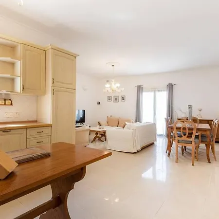 Spacious 3 Bedroom, 2 Bathroom, In *