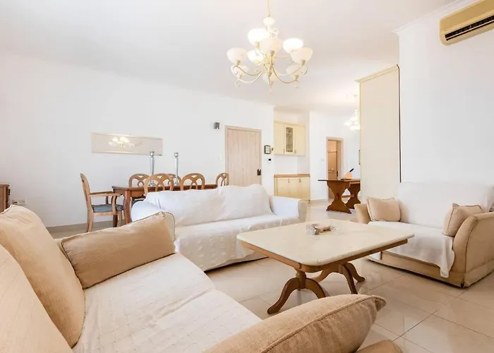 Daire Spacious 3 Bedroom, 2 Bathroom, In *