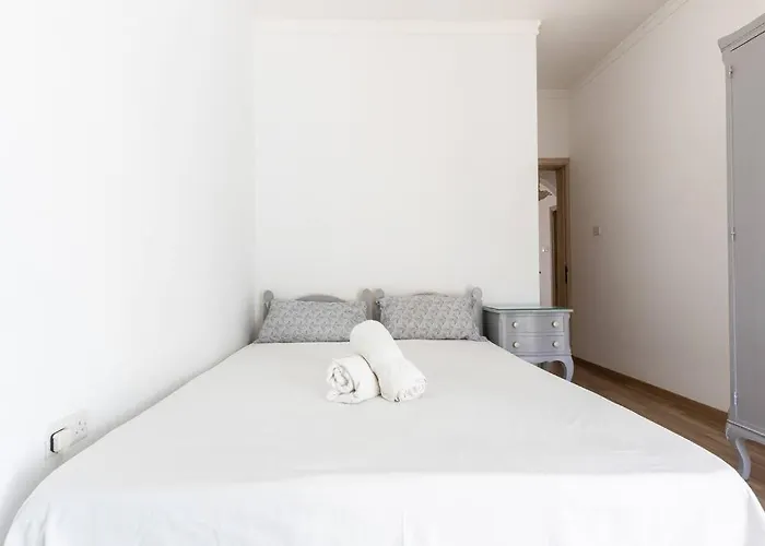 Spacious 3 Bedroom, 2 Bathroom, In Daire