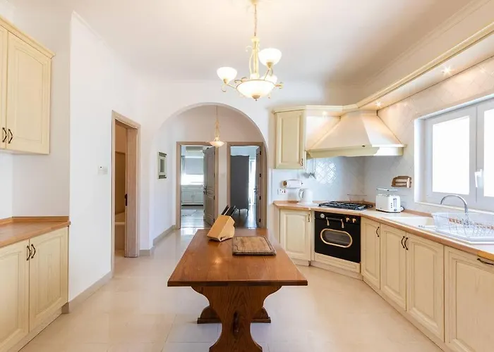 Daire Spacious 3 Bedroom, 2 Bathroom, In Sliema