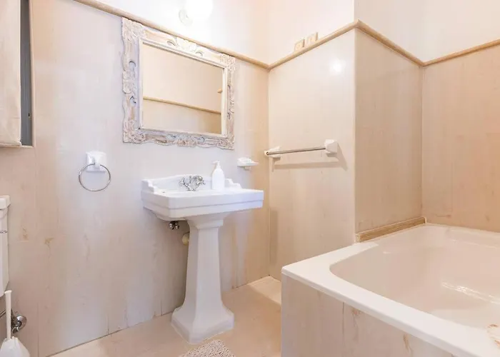 Spacious 3 Bedroom, 2 Bathroom, In Daire