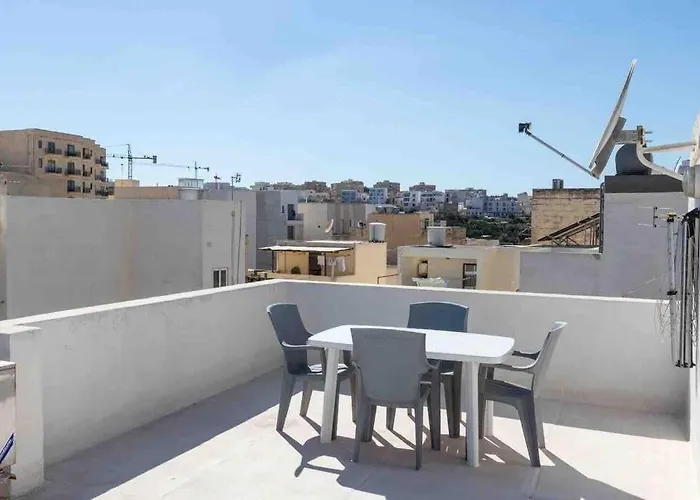 Spacious 3 Bedroom, 2 Bathroom, In Daire *