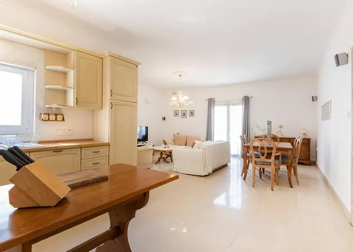 Spacious 3 Bedroom, 2 Bathroom, In *