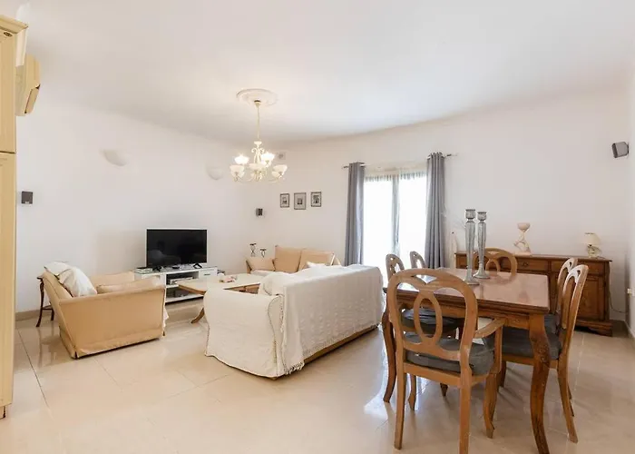 Daire Spacious 3 Bedroom, 2 Bathroom, In