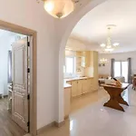Spacious 3 Bedroom, 2 Bathroom, In * スリーマ