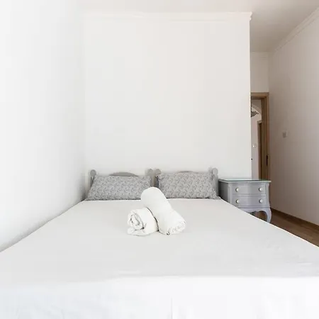 Spacious 3 Bedroom, 2 Bathroom, In Appartement