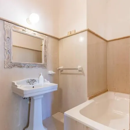 Spacious 3 Bedroom, 2 Bathroom, In Appartement Sliema