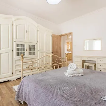 Appartement Spacious 3 Bedroom, 2 Bathroom, In *